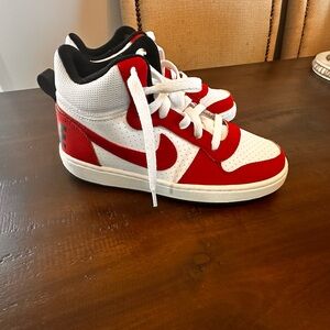 BNWOT— Youth size 3.5  Nike Shoes